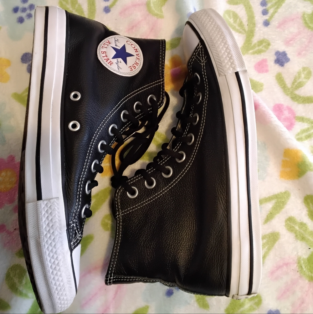 Converse Unisex black high top leather sneakers men's size 6.5 Women’s 8.5 8 1/2 - Picture 2 of 6